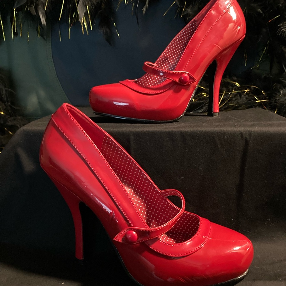 Pin-up Couture Hot Red heels